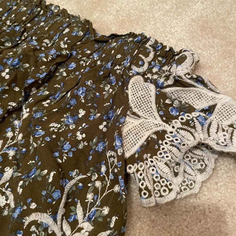 Floral Top - Picture 2 of 2